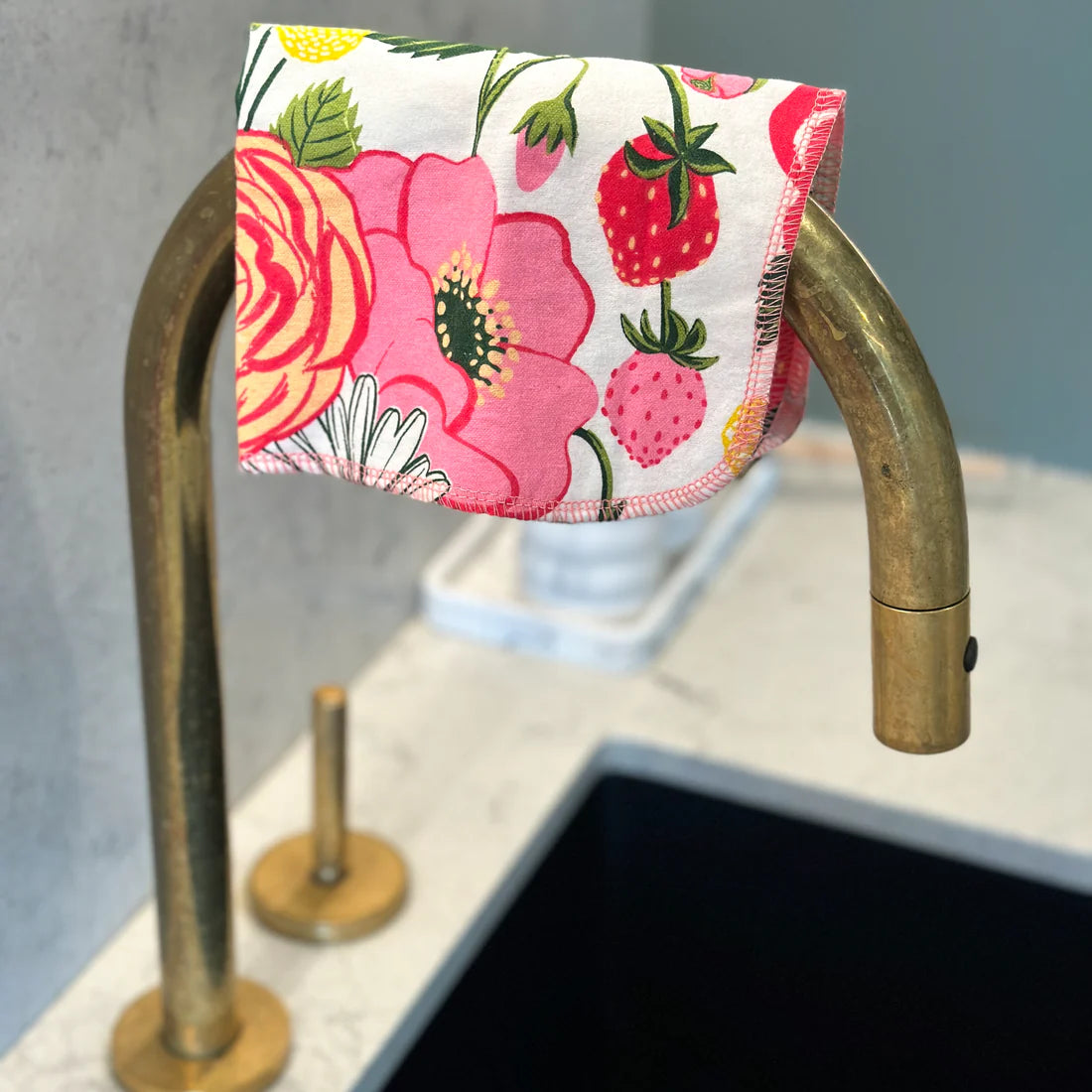 Earthly Co. Notpaper Towel - Strawberry Fields