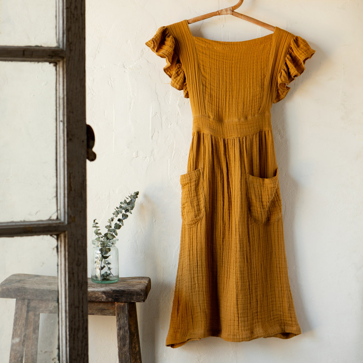 Ada Apron, Saffron