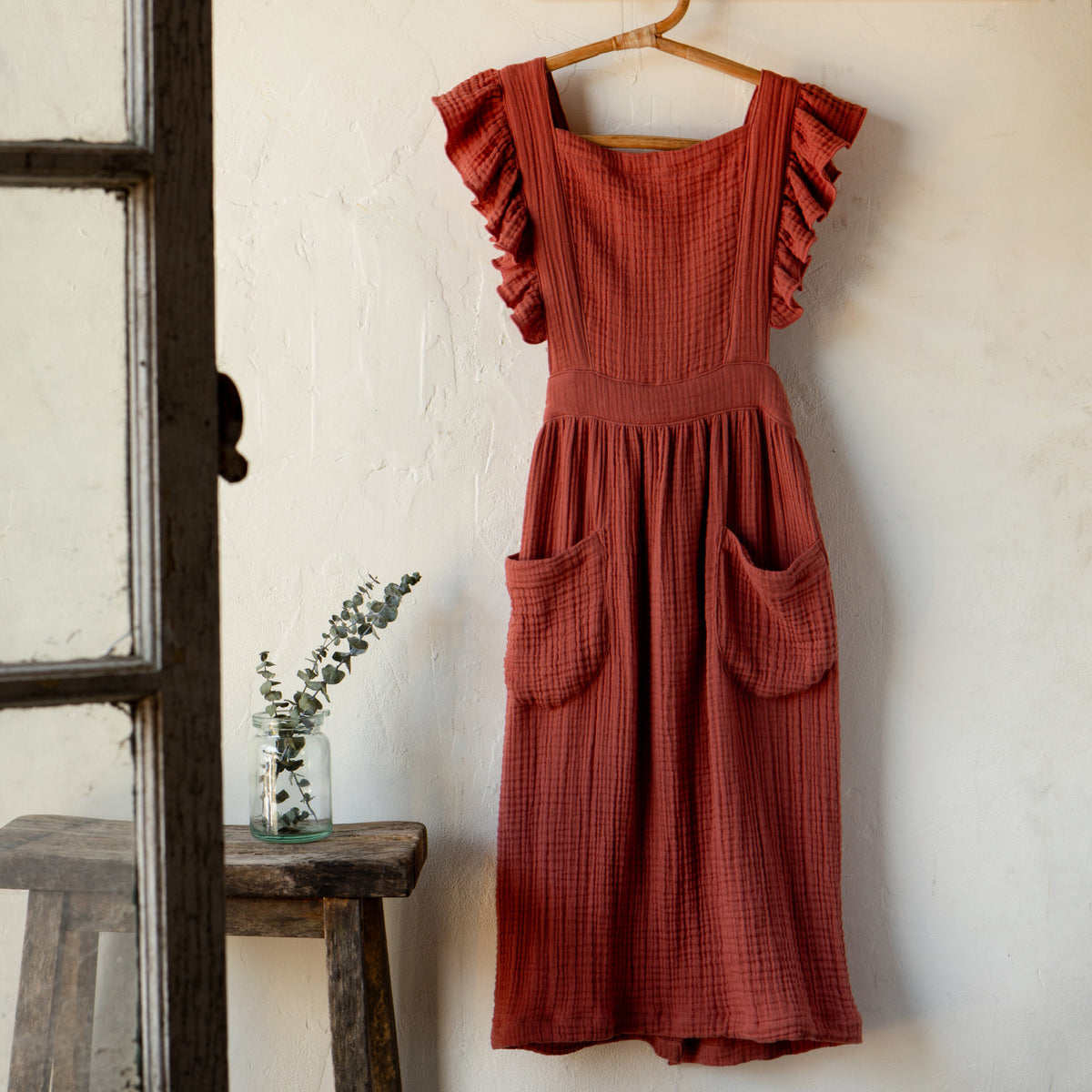 Ada Apron, Sumac